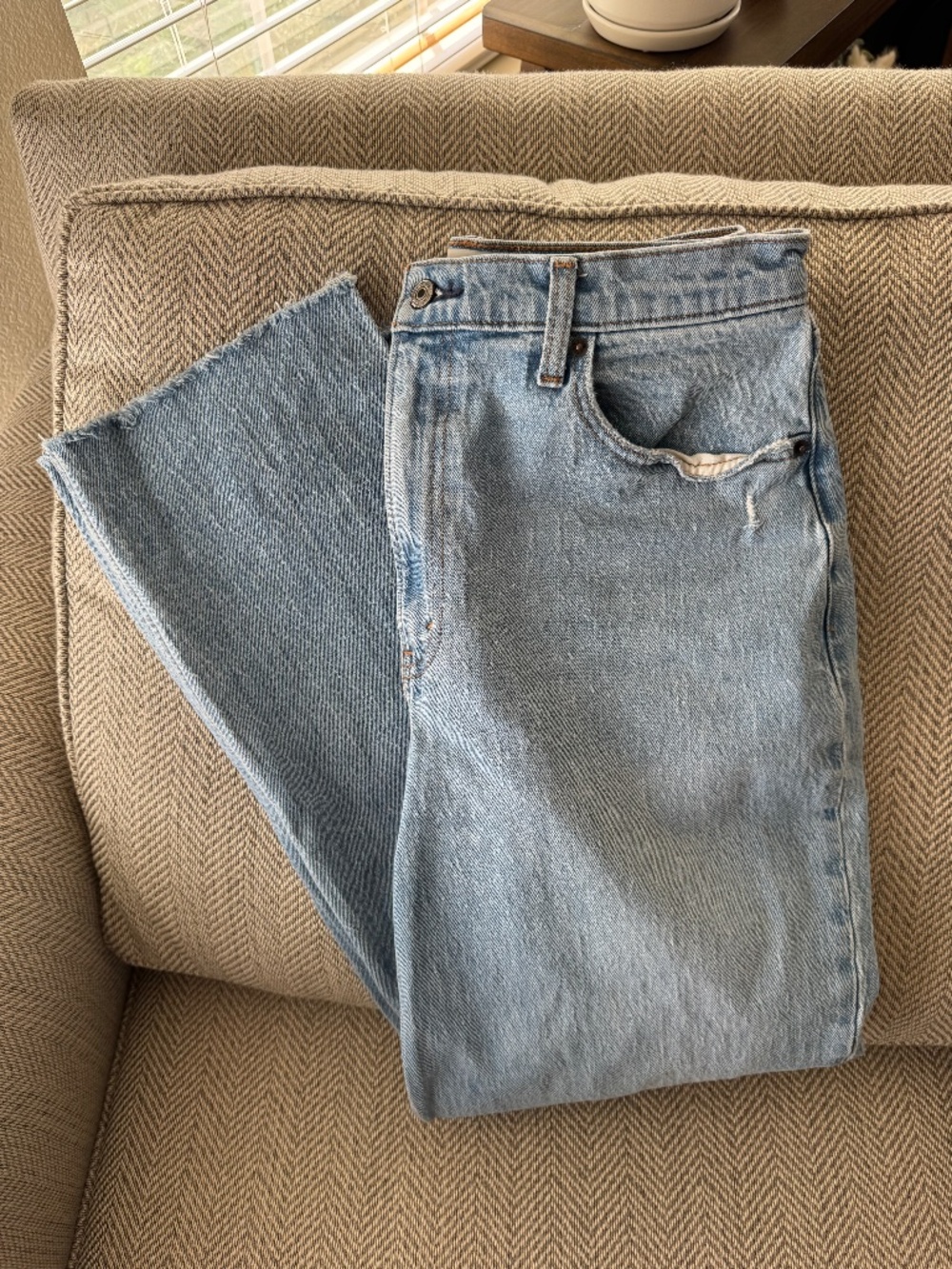 Abercrombie & Fitch Women's Curve Love Ultra High Rise 90s Straight Jean 30 raw